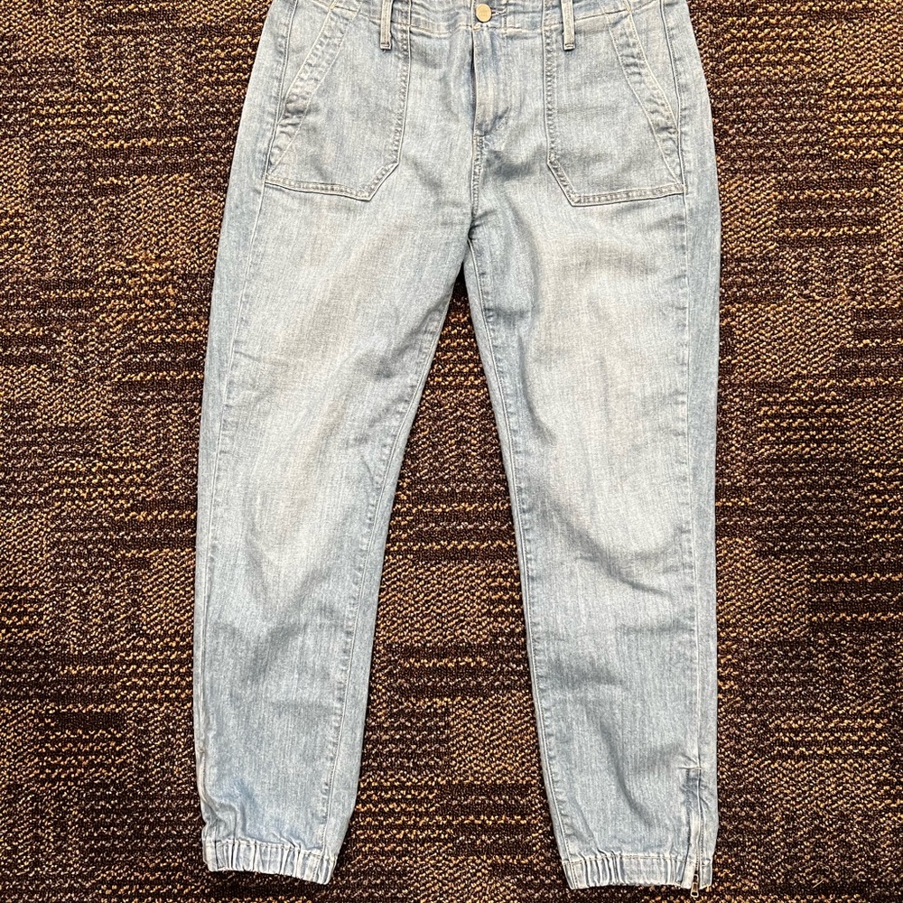 Paige light jogger jeans